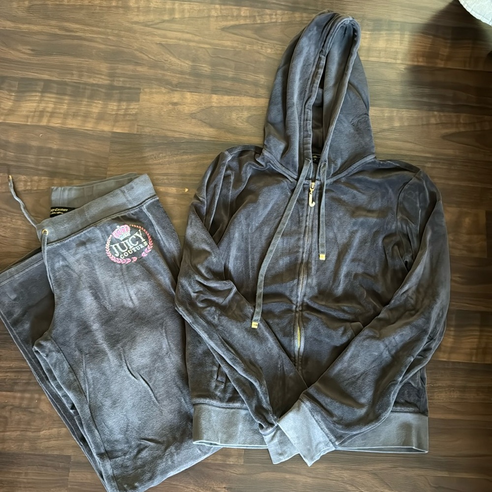 Velour Juicy set includes two pairs of pants